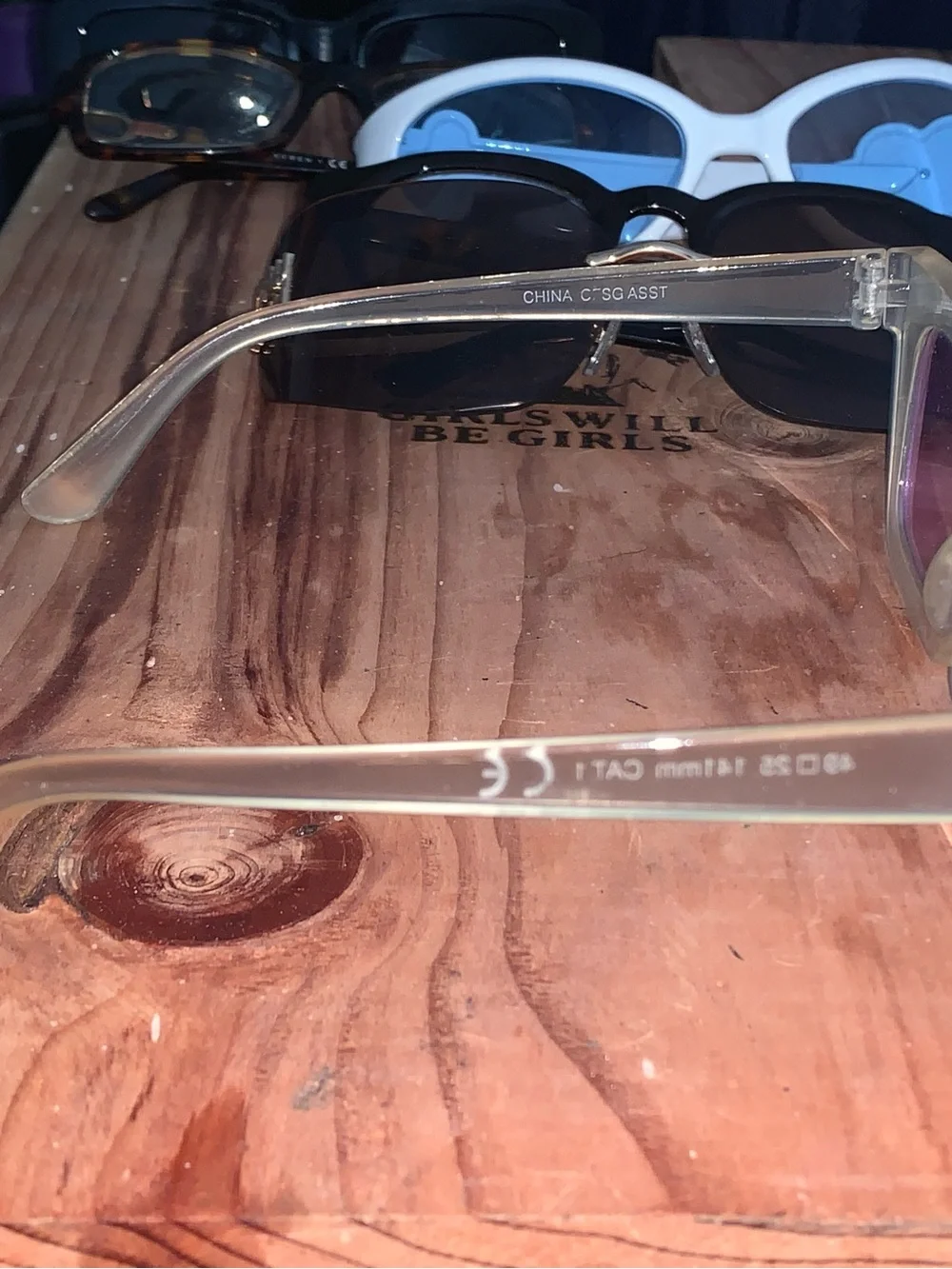 Source Unknown Translucent Frame Sunglasses with Purple Lenses